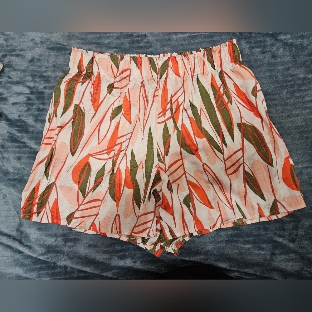 Calligraphie Floral Multicolor Casual Shorts!
